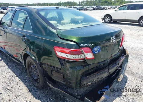 2010 Toyota Camry Le z USA, uszkodzony, nr VIN 4T1BF3EK2AU542631